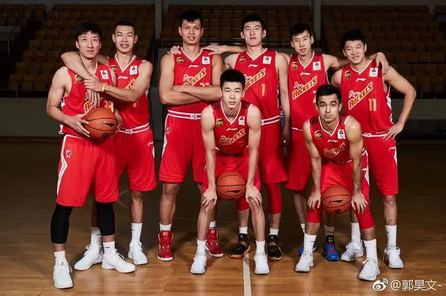 如何通过数据分析优化篮板训练效果?_0